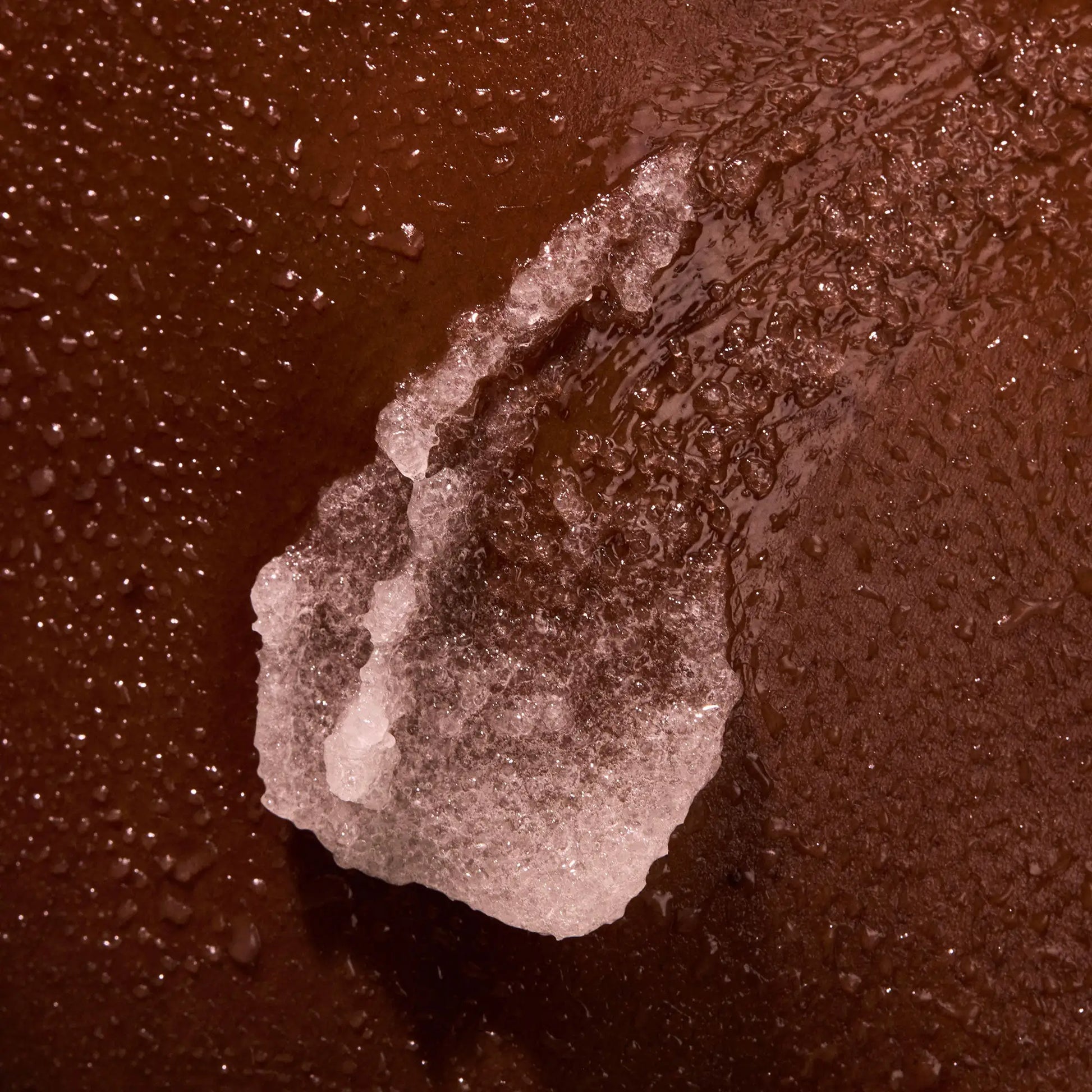 the-glow-getter-multi-oil-body-scrub-q4 NATR-40028-Alt-Image-TheGlowGetterMulti-OilBodyScrub-08.webp