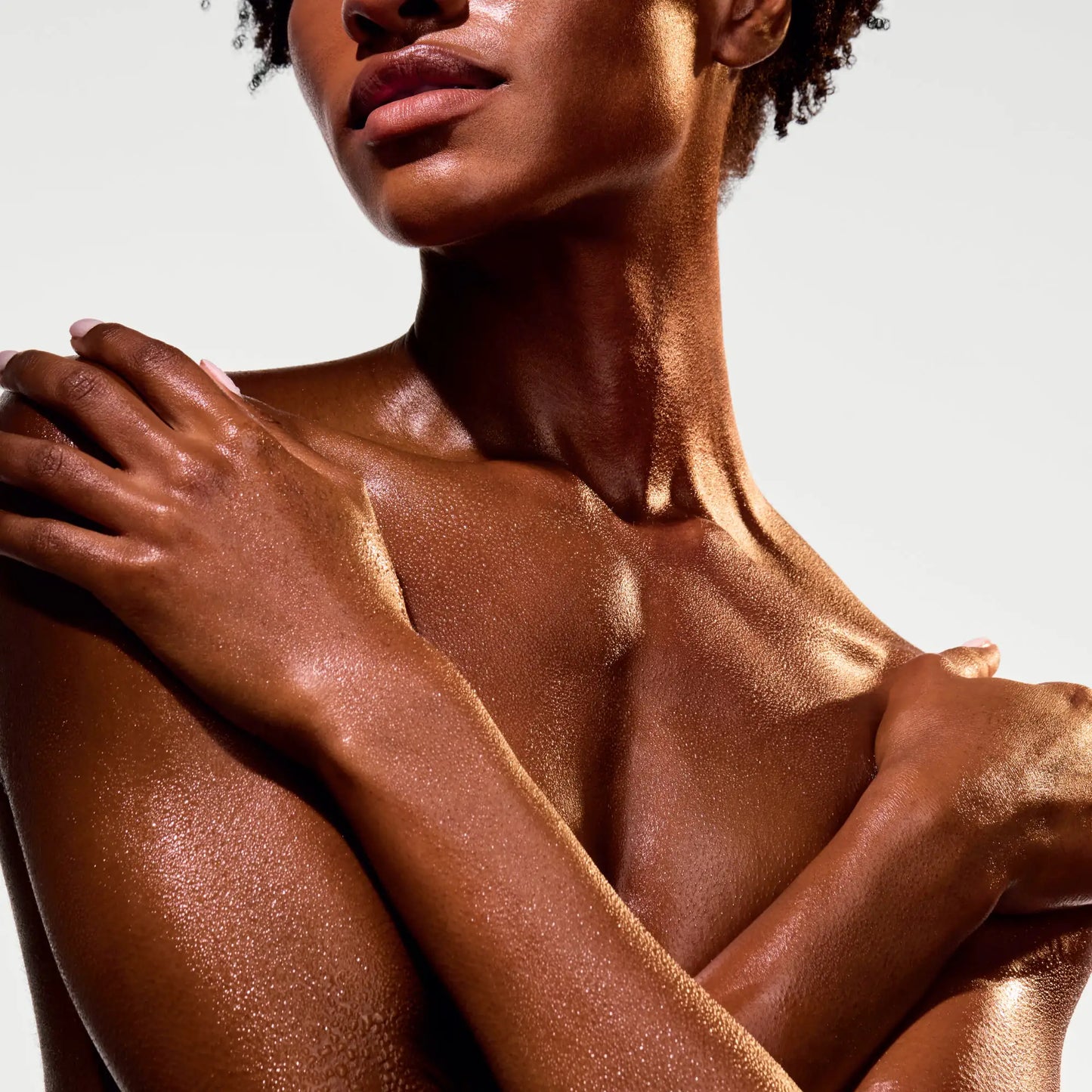 the-glow-getter-multi-oil-body-scrub-q4 NATR-40028-Alt-Image-The_Glow_Getter_Multi-Oil_Body_Scrub-06_1.webp